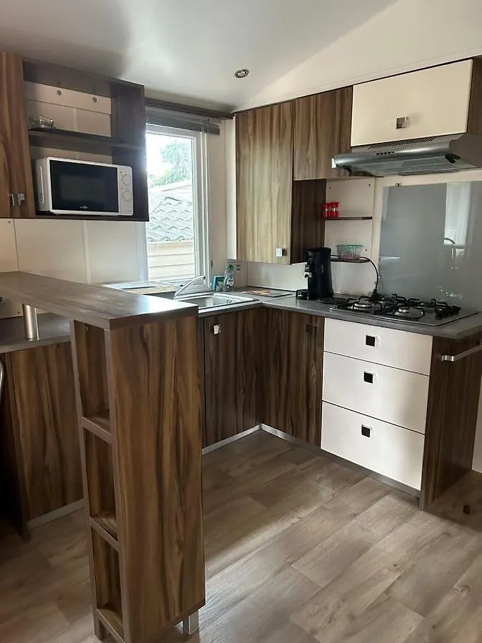 Camping Les Cigales - Mobil-Home 4/6 Personnes Le Muy Campsite